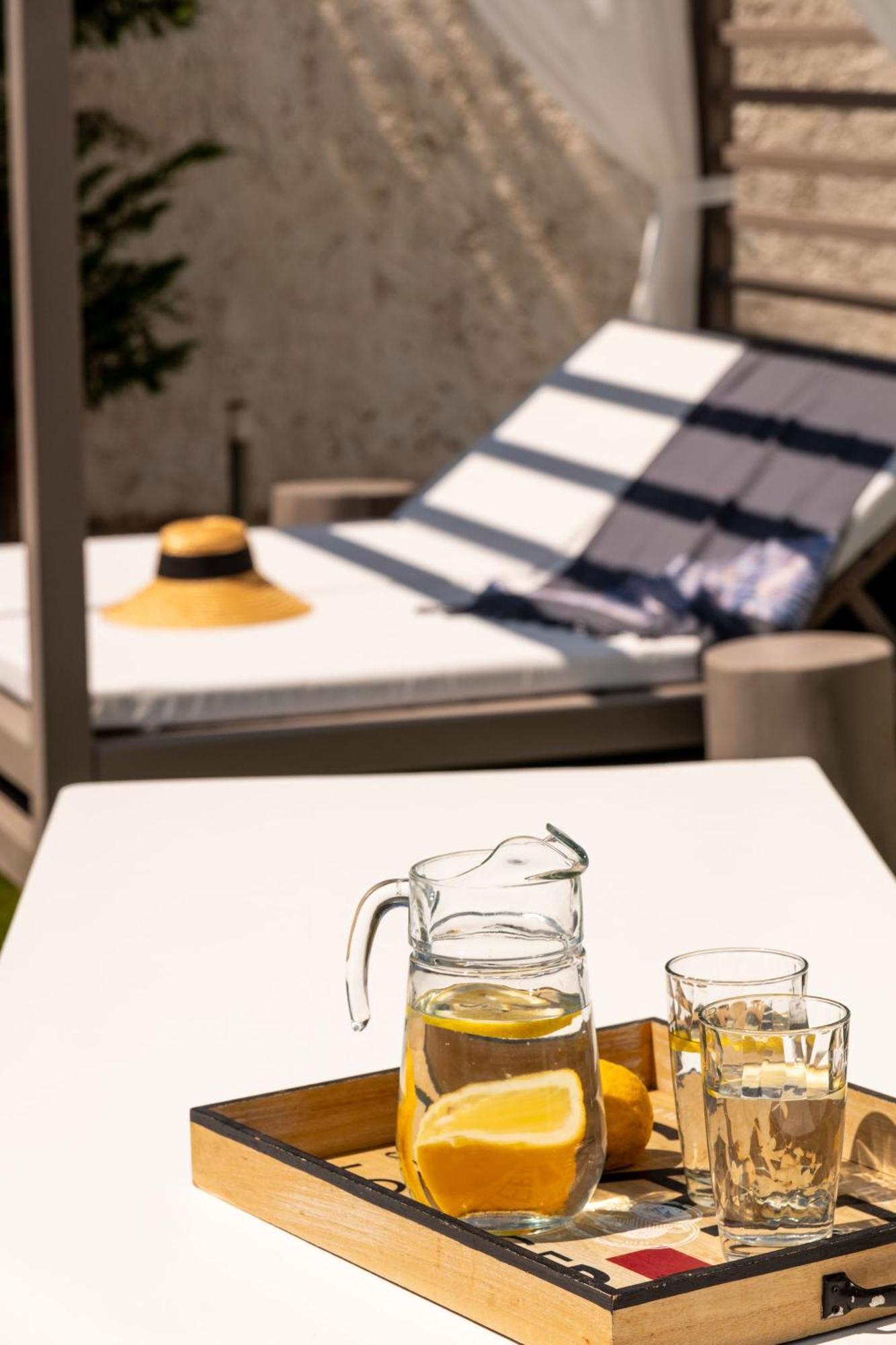 Azzurro Bianco Suites パロス島 エクステリア 写真